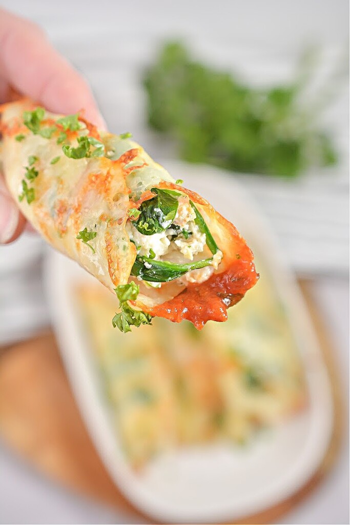 Keto lasagna roll ups